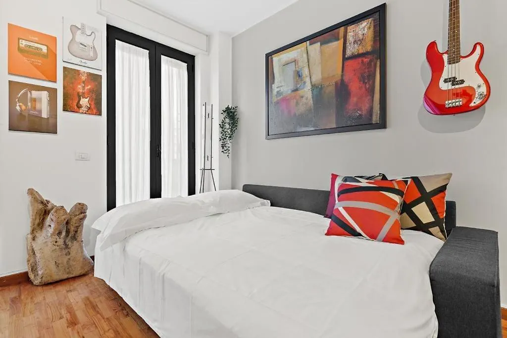 Milano-M1 Rock House Apartment 0*, Milan Italy