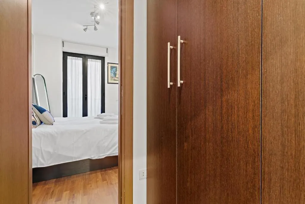 Milano-M1 Rock House Apartment Italy